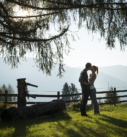 Familienfotografie: Paar auf Bergalm