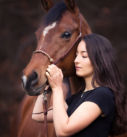 Pferdefotografie bei München: Mädchen mit Araberstute
